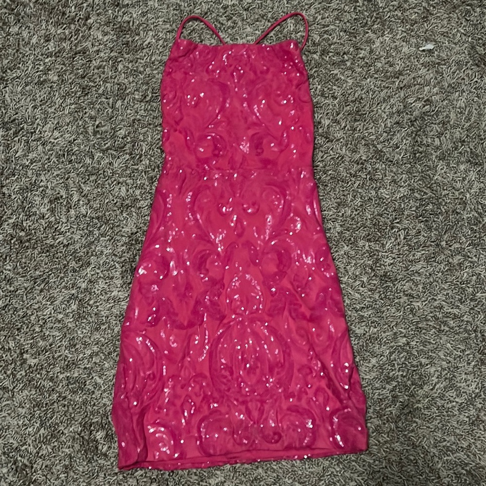 Used it for a school dance once, I don’t need it anymore! Perfect condition